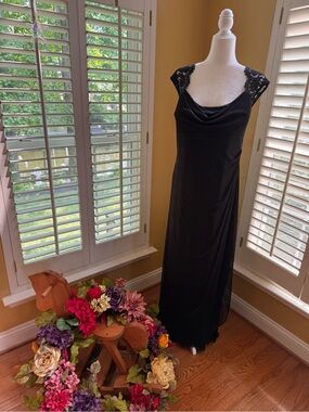 David's Bridal Black Lace Cap-Sleeve Evening Gown